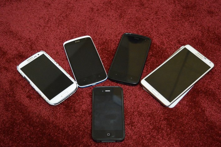 Farklı marka ve modellerde akıllı telefonlar