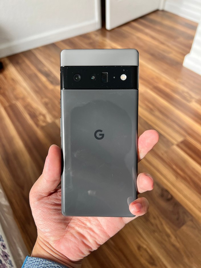 Bir akıllı telefonun arka kamera modülü örneği