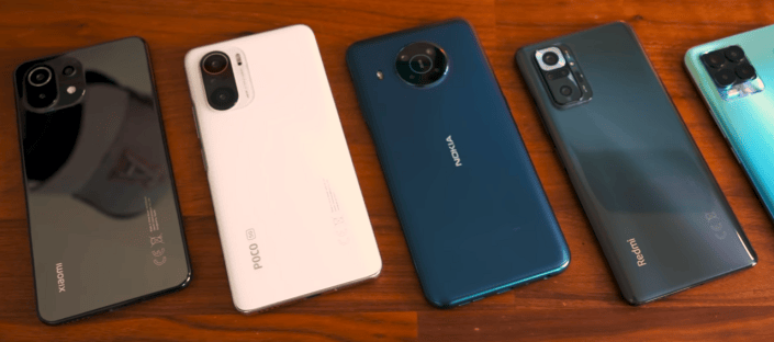 Çeşitli marka ve modellerde akıllı telefonlar