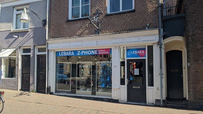 Bir telefon mağazasının vitrini